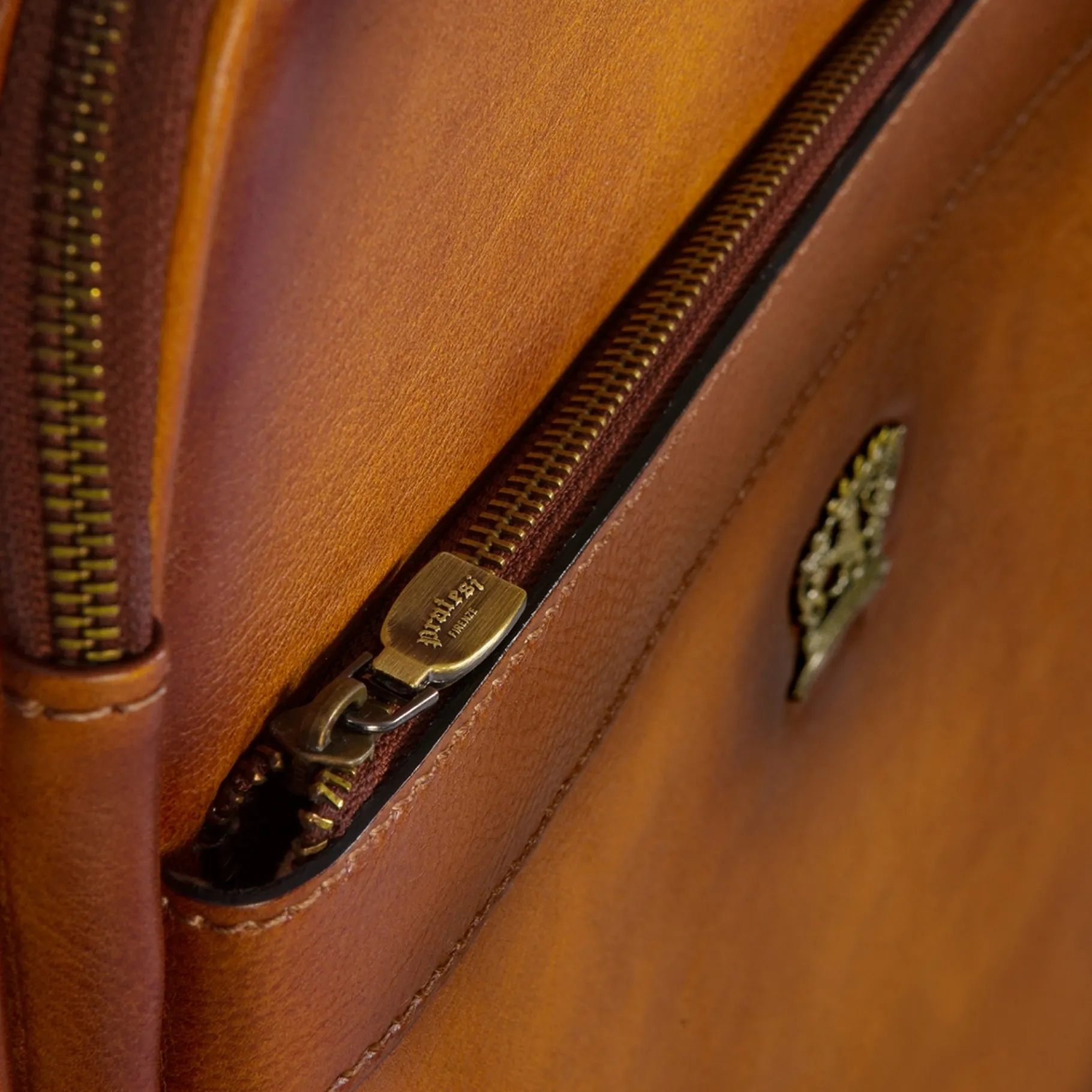 intercontinental__trolley_3.webp GUIDOMAGGI Pratesi Bags>Intercontinental - Trolley in Pelle Design