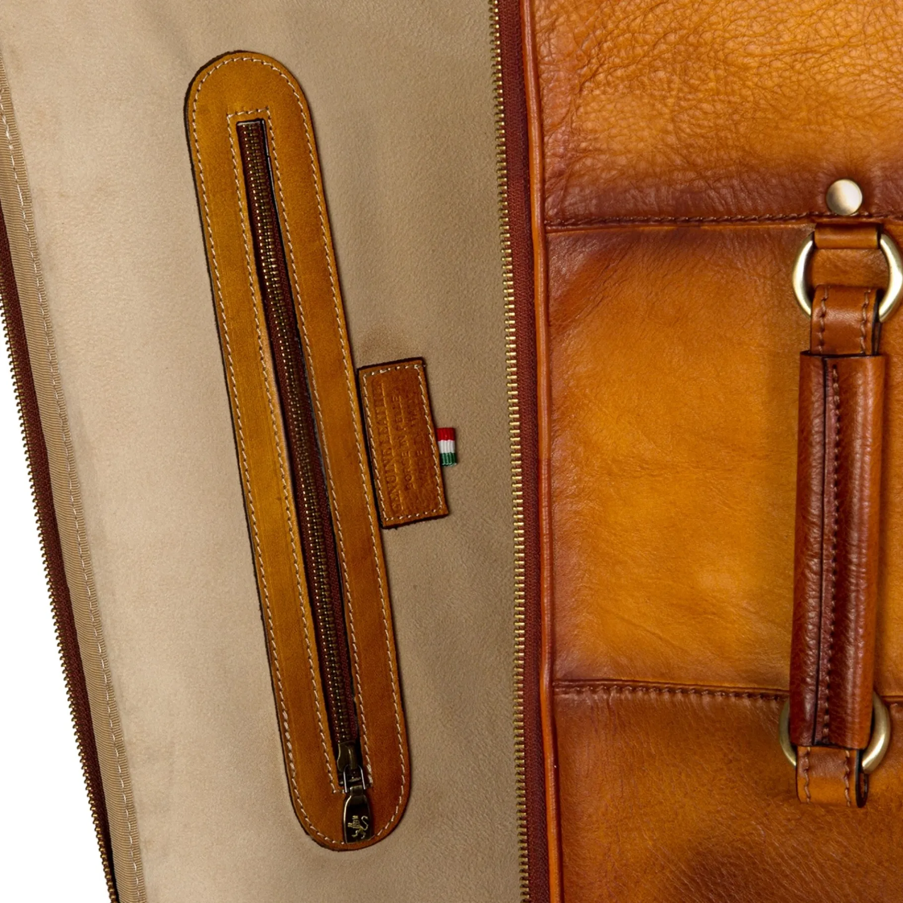 intercontinental__trolley_4.webp GUIDOMAGGI Pratesi Bags>Intercontinental - Trolley in Pelle Design